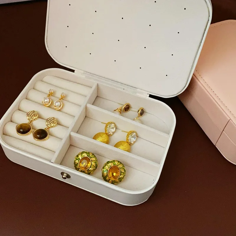 

Простые модные кожаные футляры для украшений с пуговицами, изысканные универсальные портативные коробки для хранения аксессуаров, оптом для серег, колец, ожерелий