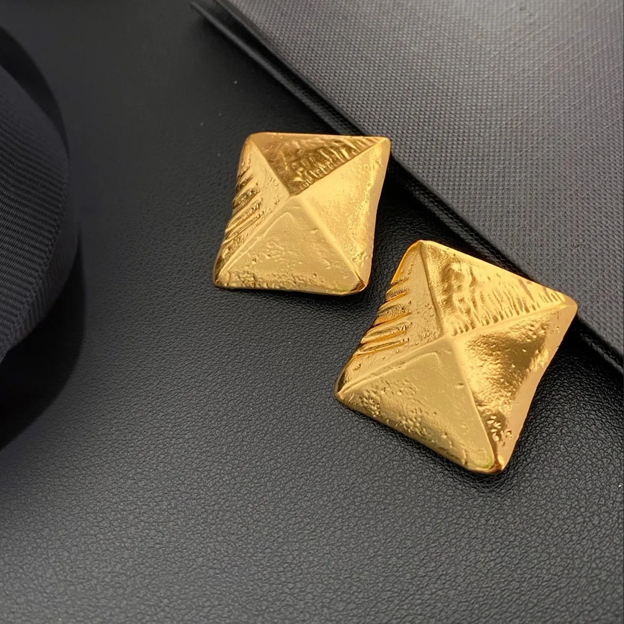 

2025New Jewelry & Accessories classic Style Lava Relief Square Ear Clip Earrings For Women's Party & Gifts