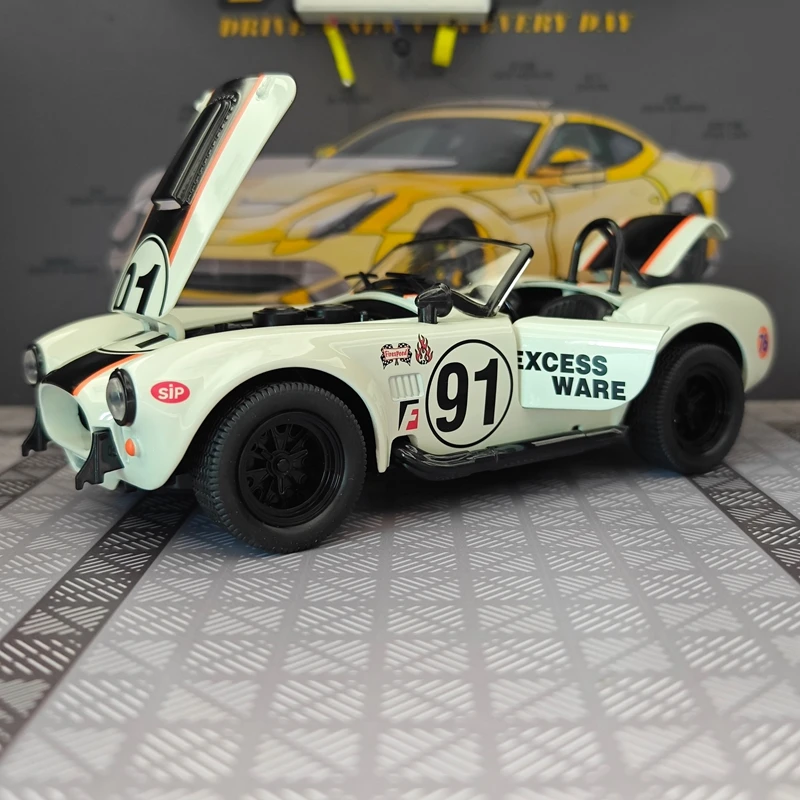1:22 simulation Ford sports car alloy model car doors and engine hood, trunk can be opened has simulated sound and lighting view 4