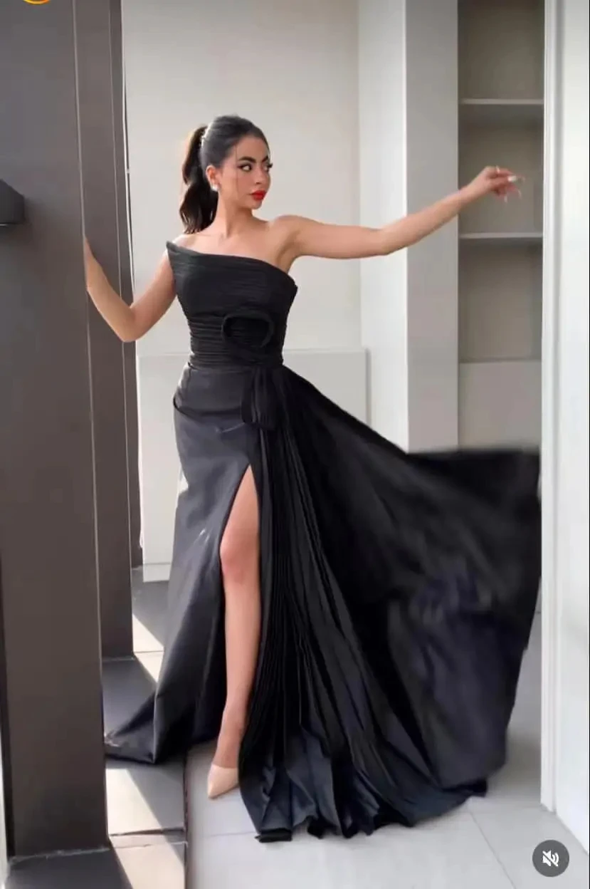 

Fairytale Saudi Arabia Prom Dresses Black Pleated Evening Dresses Sleath Strapless Formal Women Occasion Party Gowns