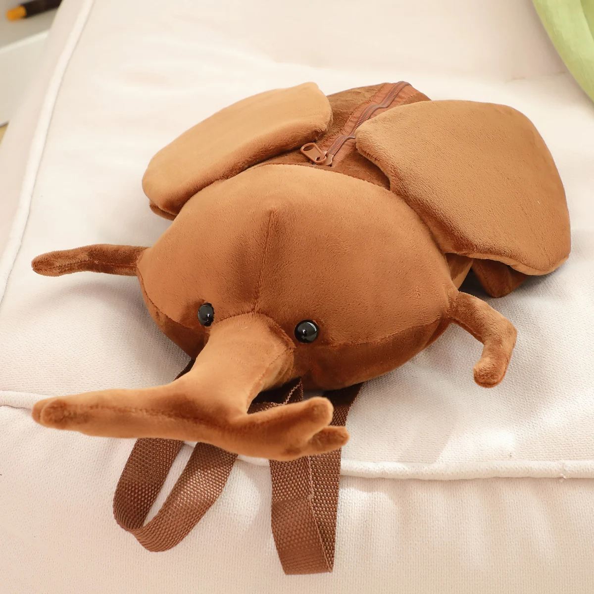 خنفساء وحيد القرن المسلحة المزدوجة، شوكة وحيد القرن ذات القرن الواحد، دمية الحشرات، حقيبة ظهر قطيفة، حشرة إبداعية لطيفة #6