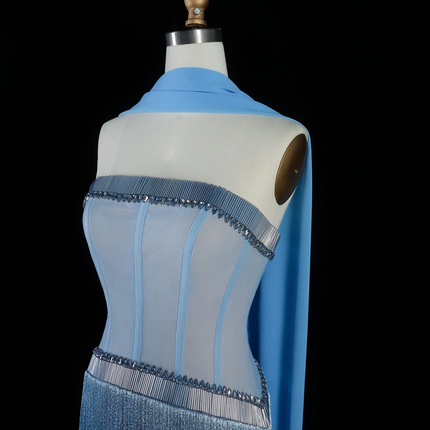 Sharon Said Luxuriöses Dubai Blaues Kristall-Abendkleid mit Trägerlosem Design, Handbestickter Taille und Fransen, Arabisches Hochzeitskleid SS520 Maßanfertigung – Detail 8