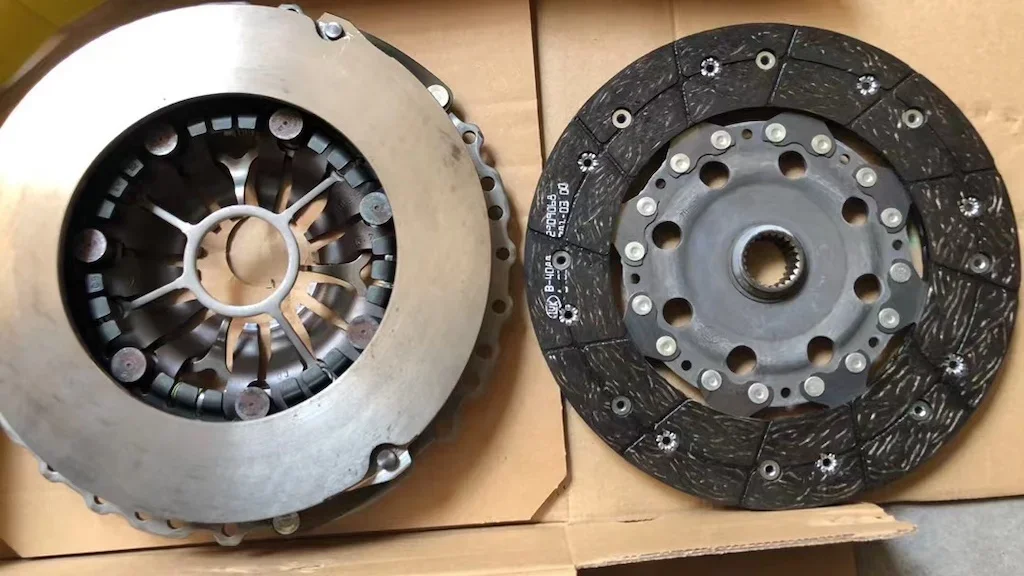 Clutch kit Disc and Clutch Cover Assembly Pressure Plate for 2006-2008 Hyundai Sonata 41200-24300