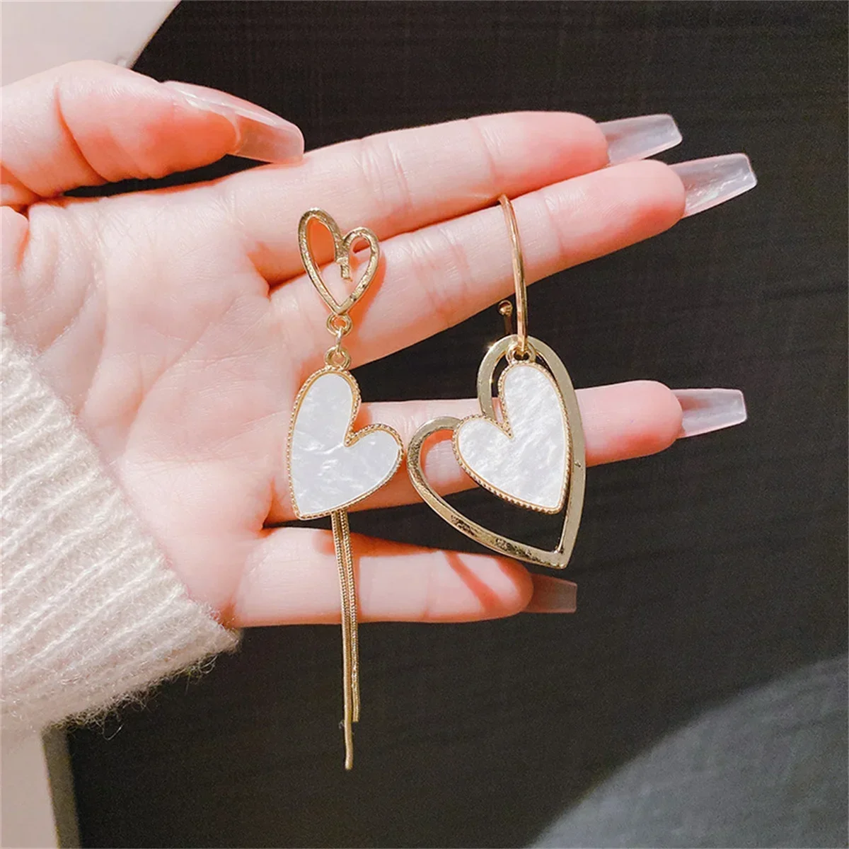 طقم أقراط نسائية غير متماثلة على شكل قلب مكون من قطعتين مجوهرات بإبرة فضية عصرية لهدايا مهرجان الحفلات