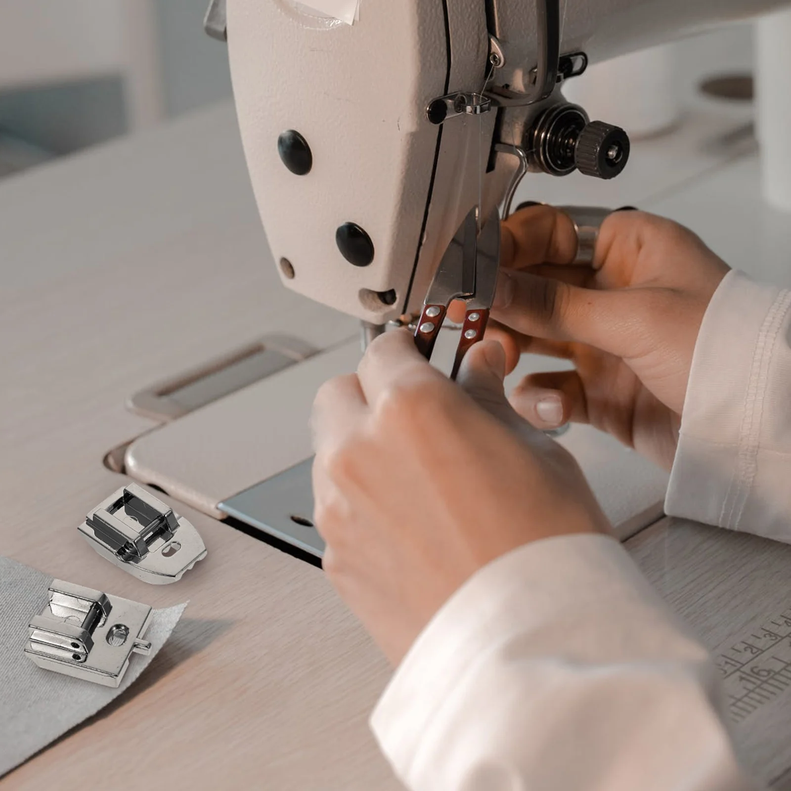 

2Sets Invisible Zipper Presser Foot Multifunctional Sewing Machine Presser Feet for Patchwork Quilting DIY Sewing Machine