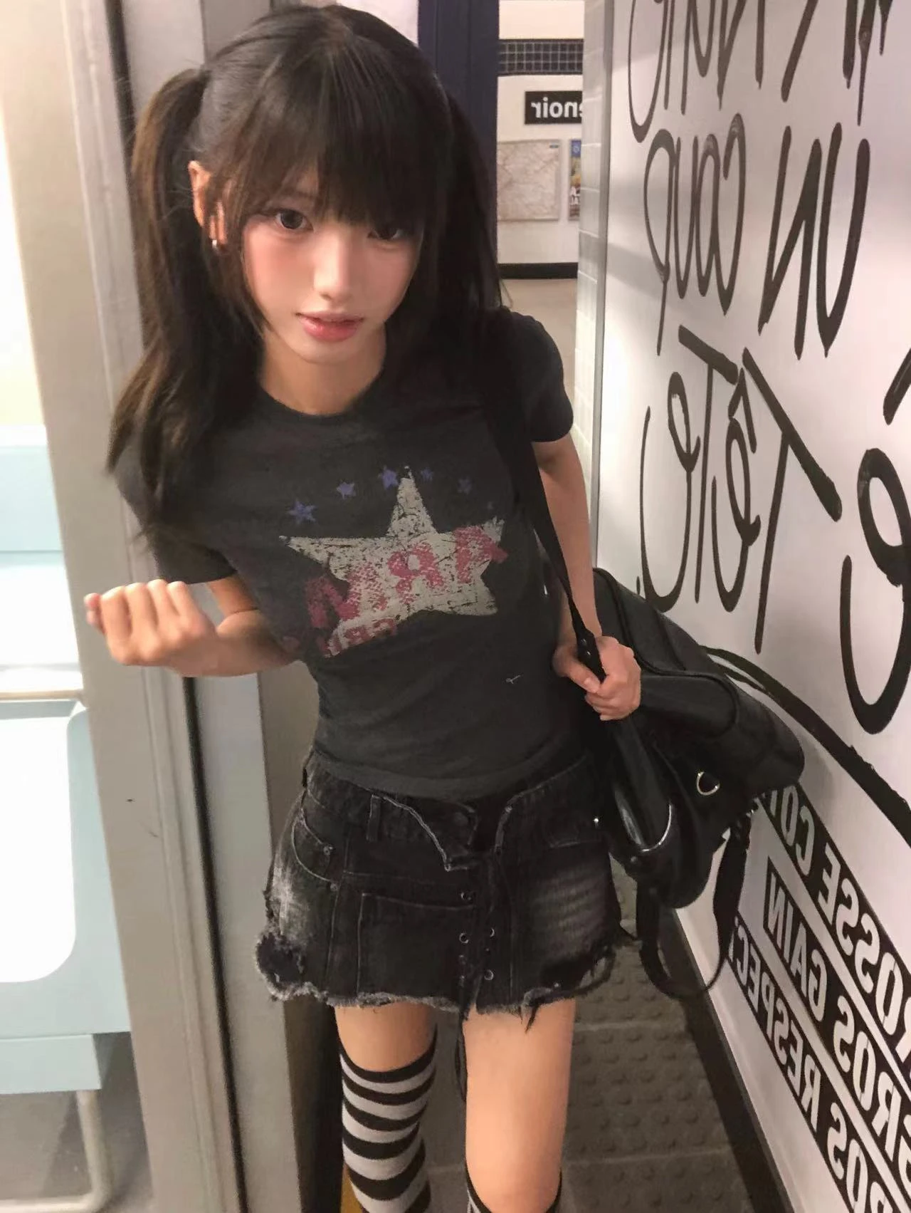 Karrram Japanisches Y2k-T-Shirt mit Buchstaben-Print, Trashy 2000s-Stil, graue Oberteile, Vintage Harajuku, kurzärmelig, Streetwear, amerikanischer Retro-Look – Detail 4