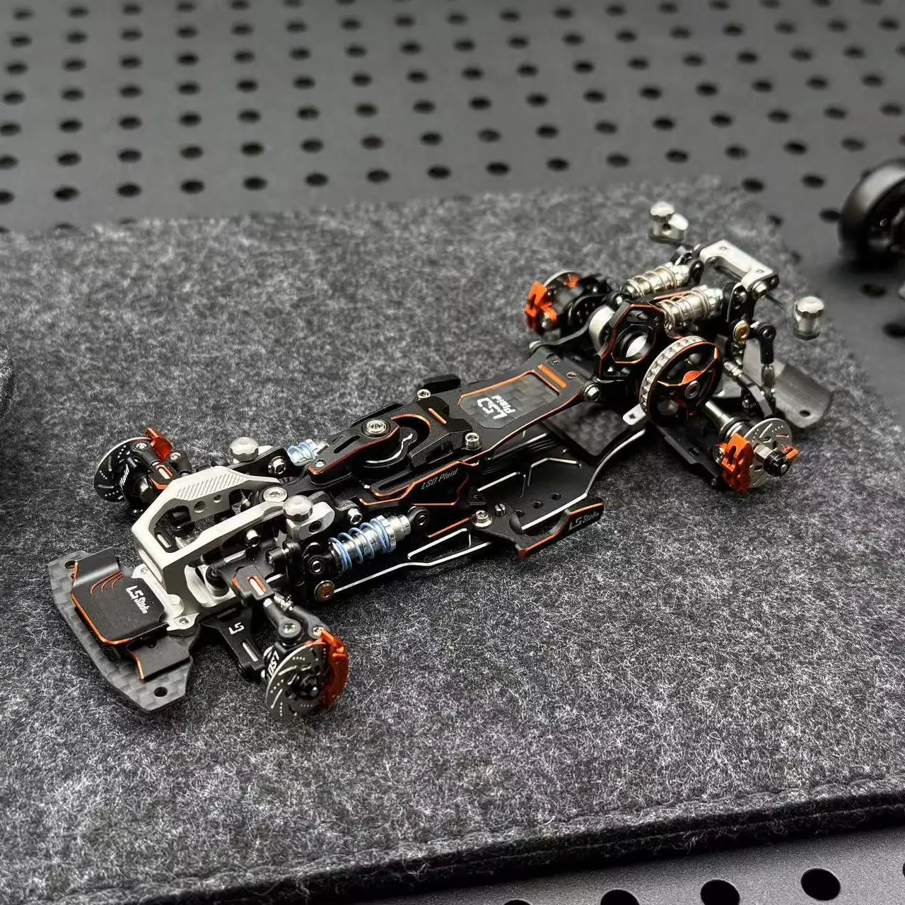 

LSD Plaid RC Мини-автомобиль 1/24 RC Drift Mosquito Car Frame KIT Легкий электрический пульт дистанционного управления Drift Модель игрушки Праздничный подарок