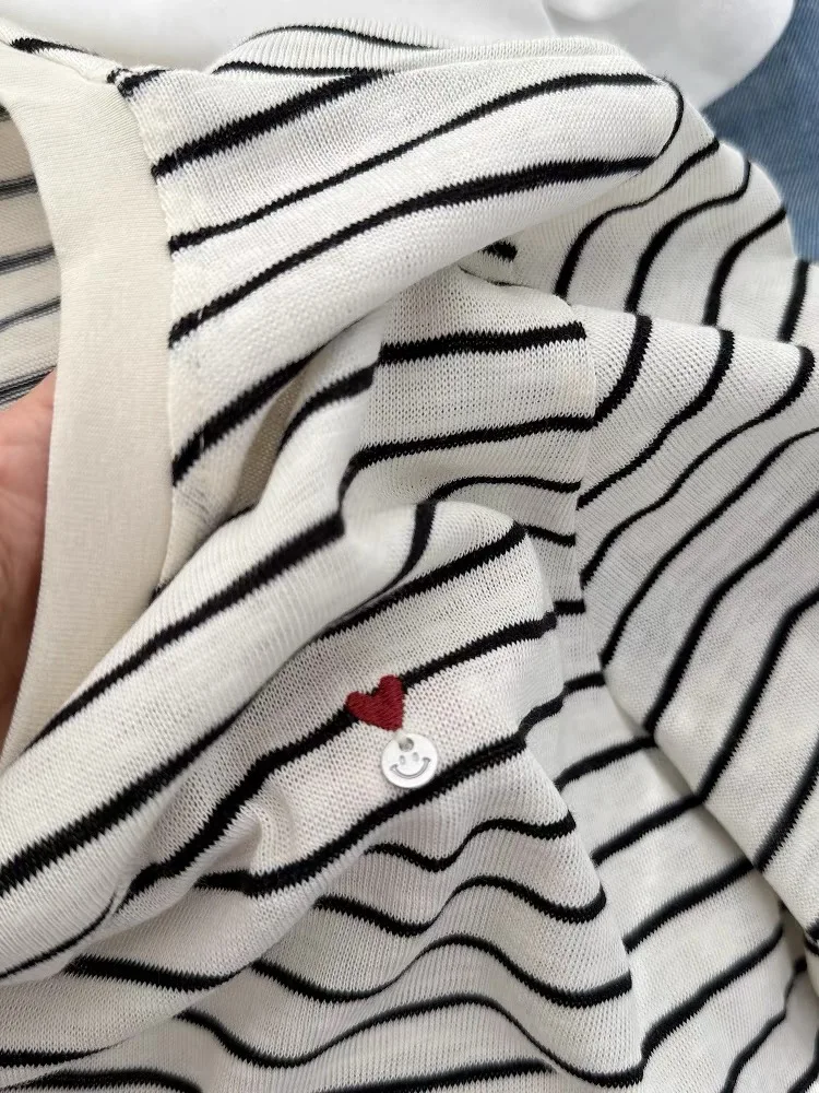 2026 Spring/Summer New Fashion Design Heart-shaped Short-sleeved Women's T-shirt, Summer Loose and Simple Embroidery Design Top