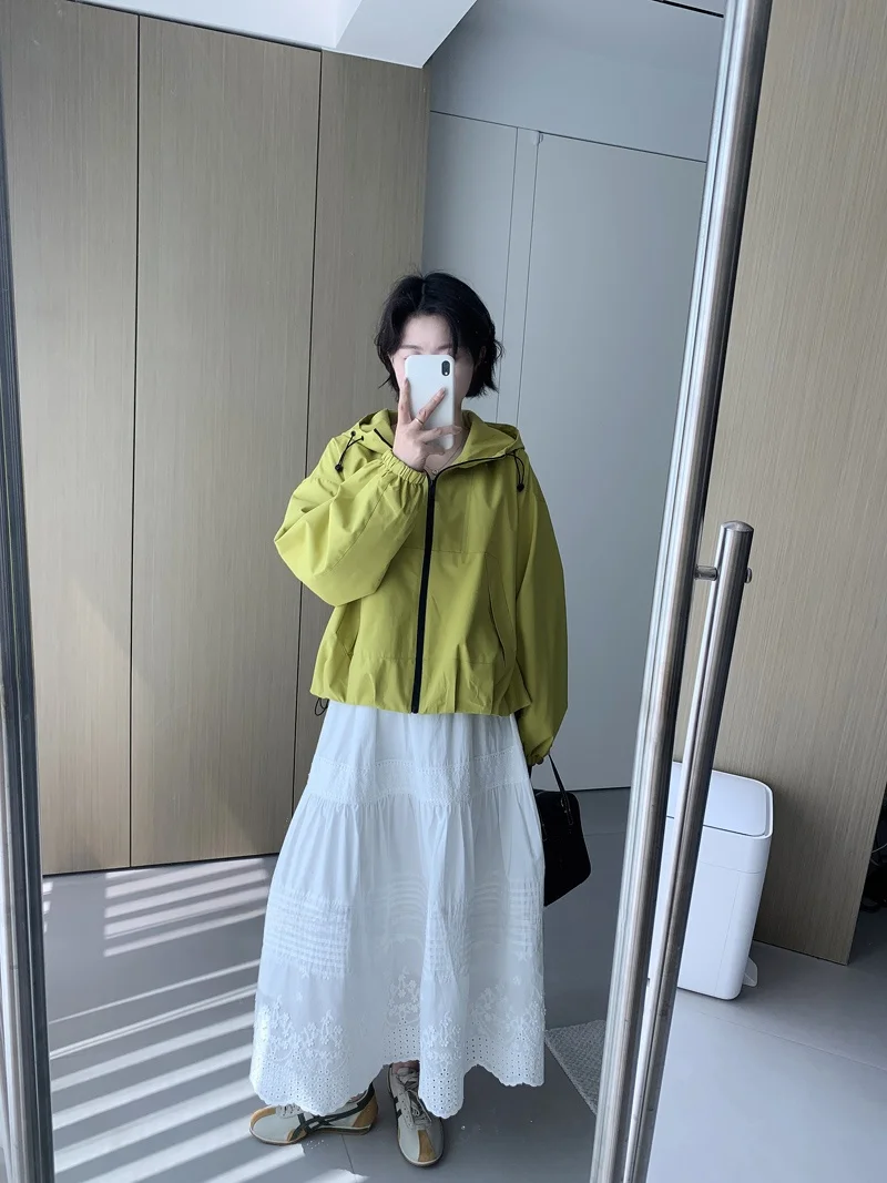 

Короткая куртка в корейском стиле с капюшоном, женская свободная куртка с эффектом похудения, уникальный дизайн с декоративной строчкой, топ из полиэфирного волокна с длинными рукавами