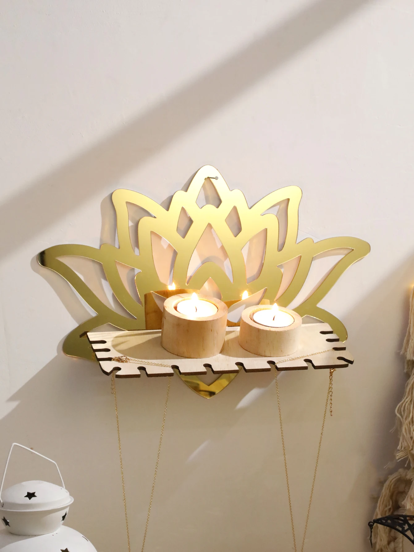 1 Stück Gold Lotus Form Acryl Wand Dekor Regal, schwebendes Wandregal, modernes minimalistisches hängendes Lagerregal Home Dekoration Geschenk