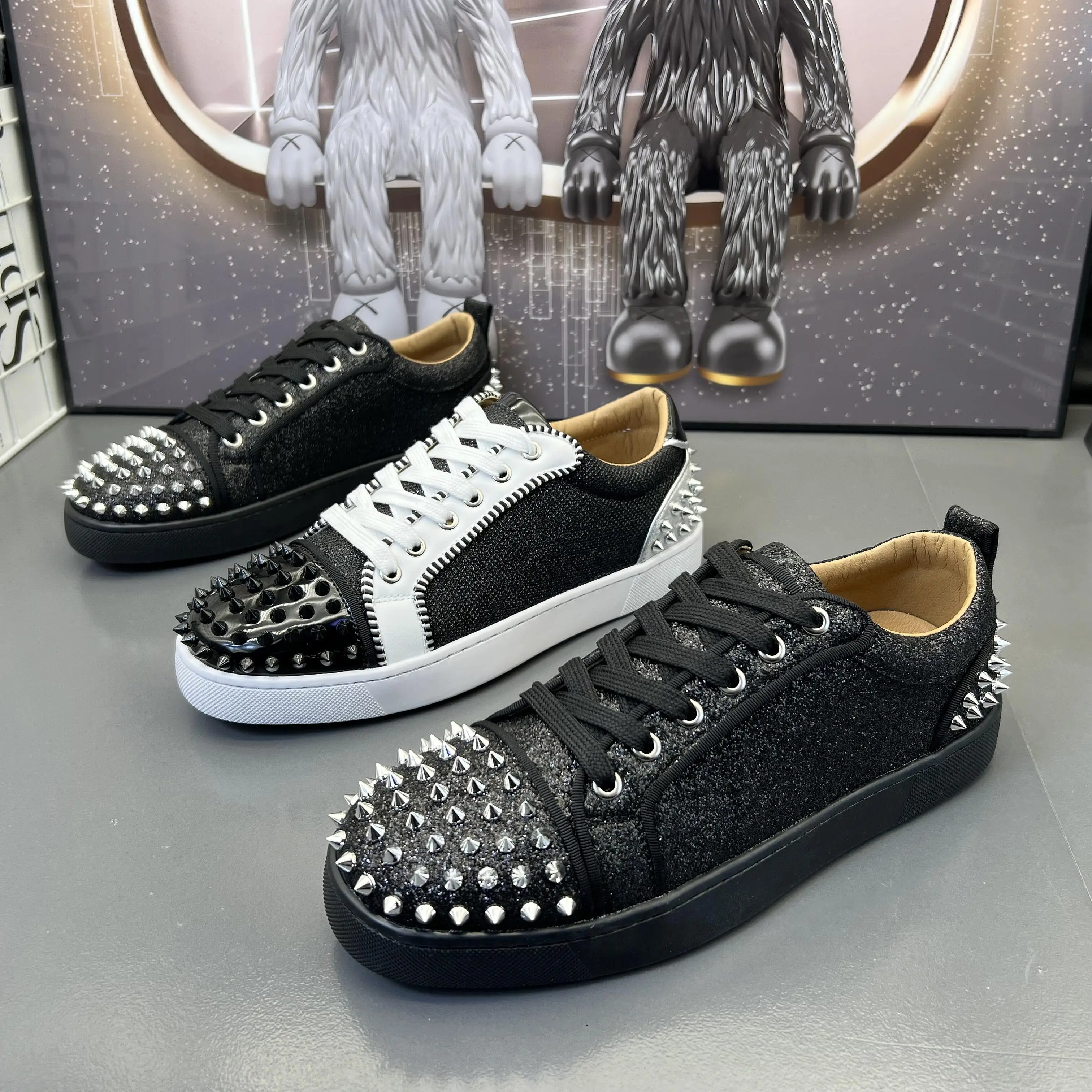 

Luxury Brand Men Casual Shoes Fashion Rivets Trend Design Young Man Sport Skateboard Shoes Breathable Lace Up Men Sneakers