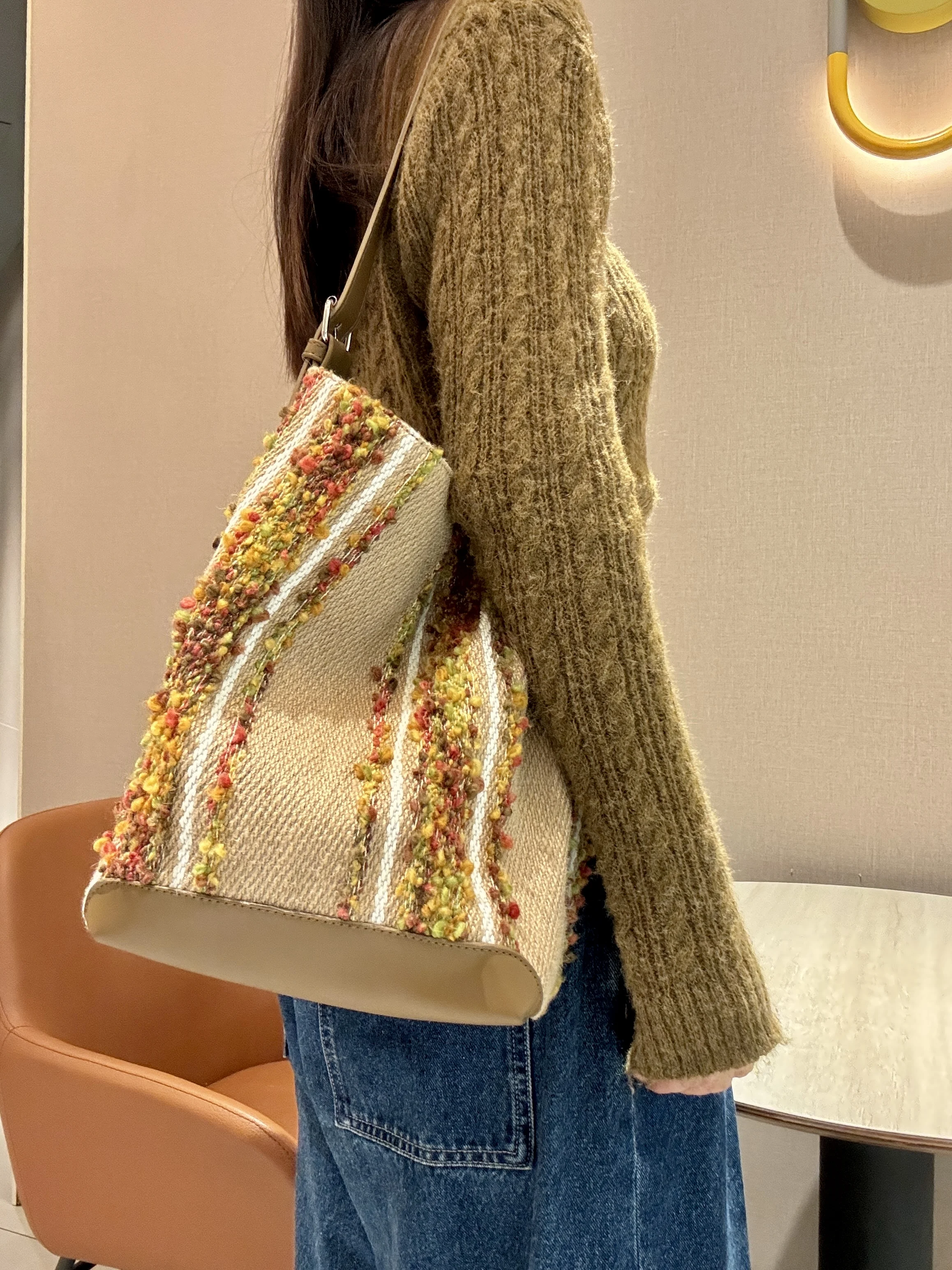 

French Fashion New Spliced Contrasting Color Bucket Shaped Jacquard Women's Bag Simple And Versatile Single Shoulder Bag Trendy