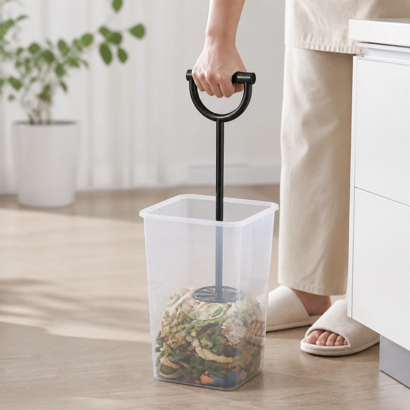 Garbage Compactor with D-Shaped Handle Lightweight Garden Waste Compactor with Detachable Shaft Freestanding Trash Smasher