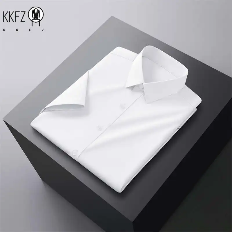 Camicia a maniche corte tinta unita casual da uomo nuova per la moda estiva senza stiratura Top comodo e versatile