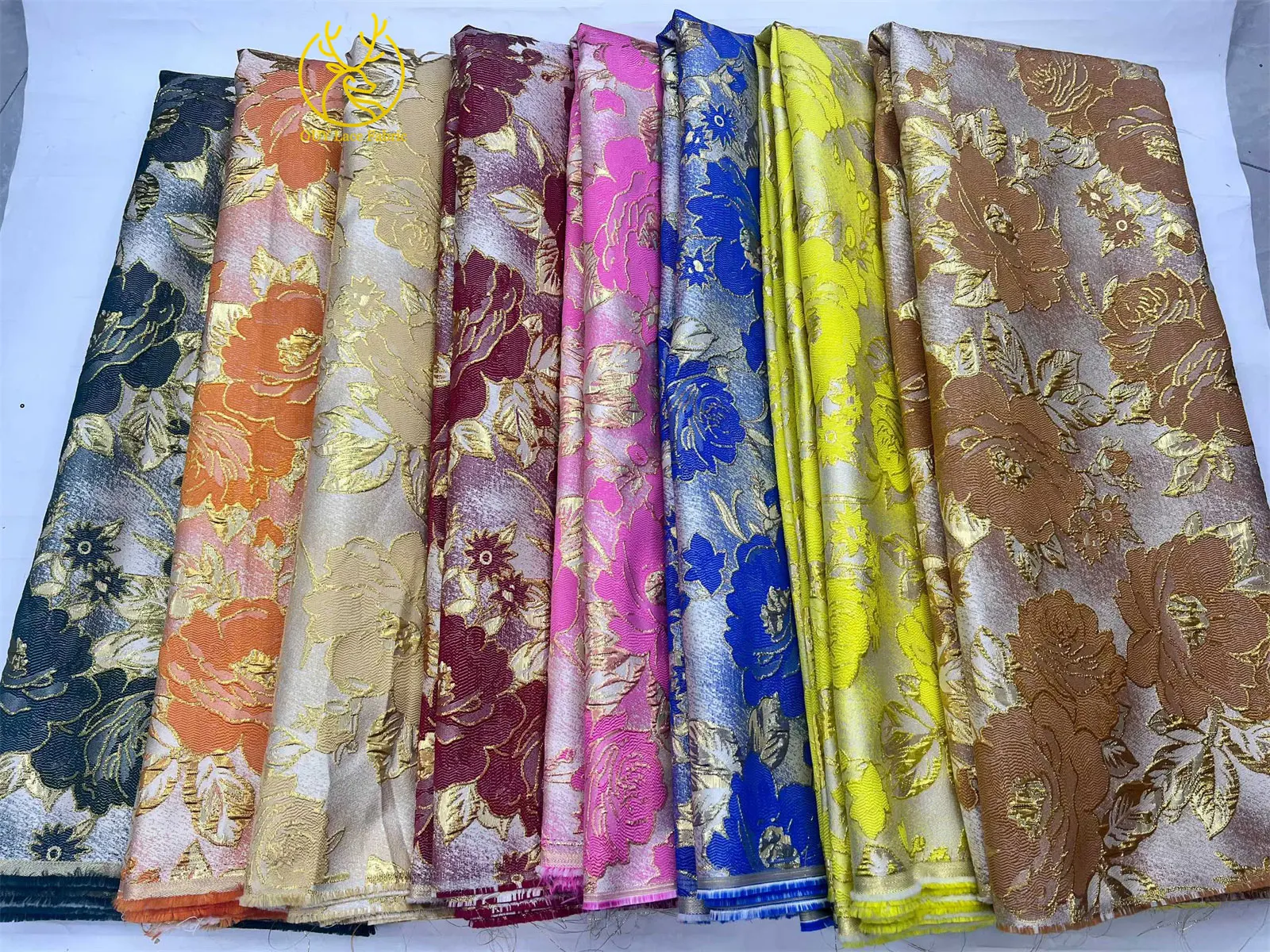 Großhandel afrikanischer Jacquard-Spitzenstoff 2026 Hochwertiger nigerianischer Spitzenstoff Damen-Partykleid-Nähmaterial 5 Yards – Detail 5