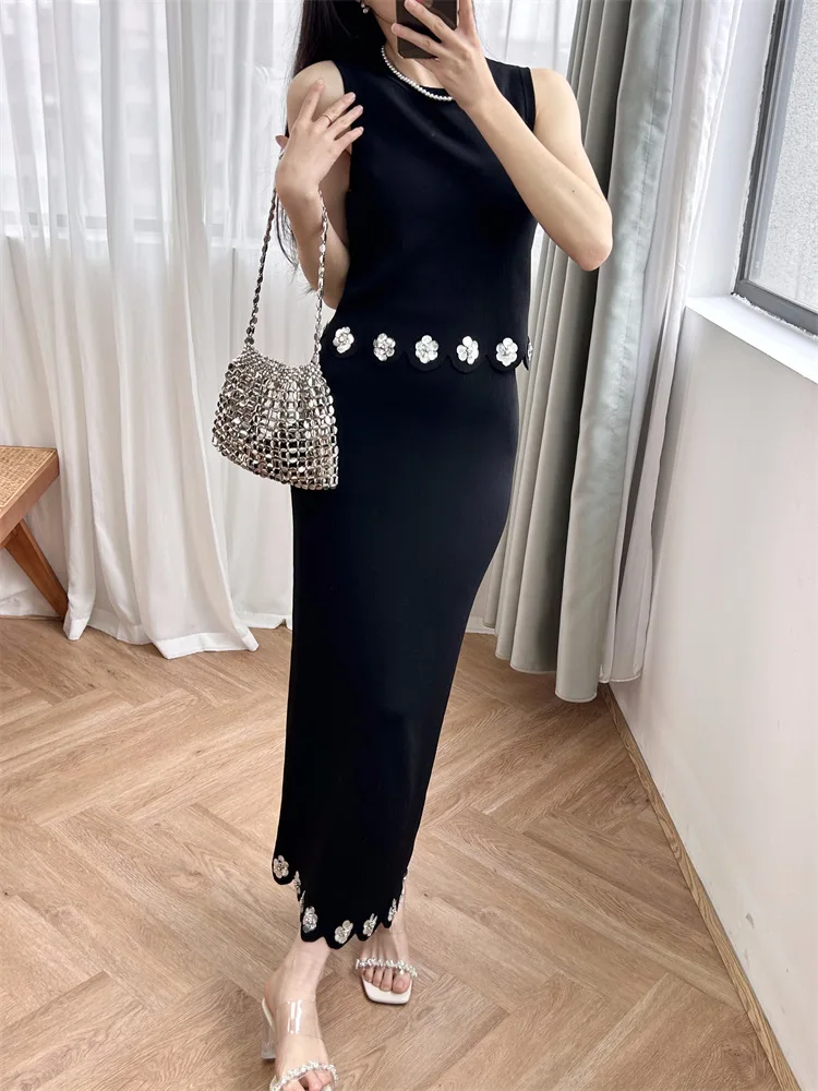 

New 2024 Summer Women Skirt Suit Sleeveless Knit Top Floral Sequin Decoration A-Line Mid-Calf Length Elegant High Street Chic S