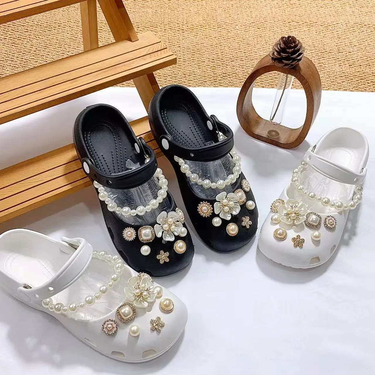 Pearl Chain Mary Jane Clogs for Women, Summer Luxury Floral Pearl Shoe Set, Non-Slip Closed-Toe Sandals, Dual-Wear Ballet Clogs, Flat Sandals