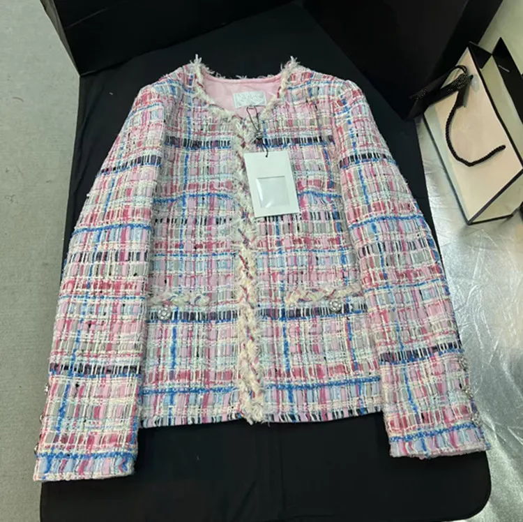 ملابس نسائية أوروبية وأمريكية مخصصة لشتاء 2025 معطف تويد بإبزيم ماسي بأكمام طويلة