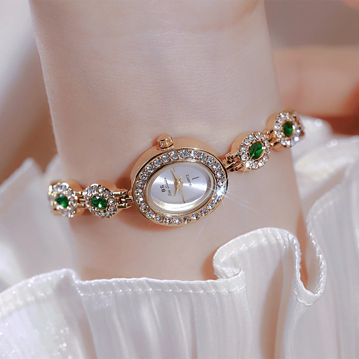 Light Luxury Fashion Women's Watches Elegant Noble Temperament Diamond Oval Dial Quartz Ladies Watch Colorful Diamond Strap