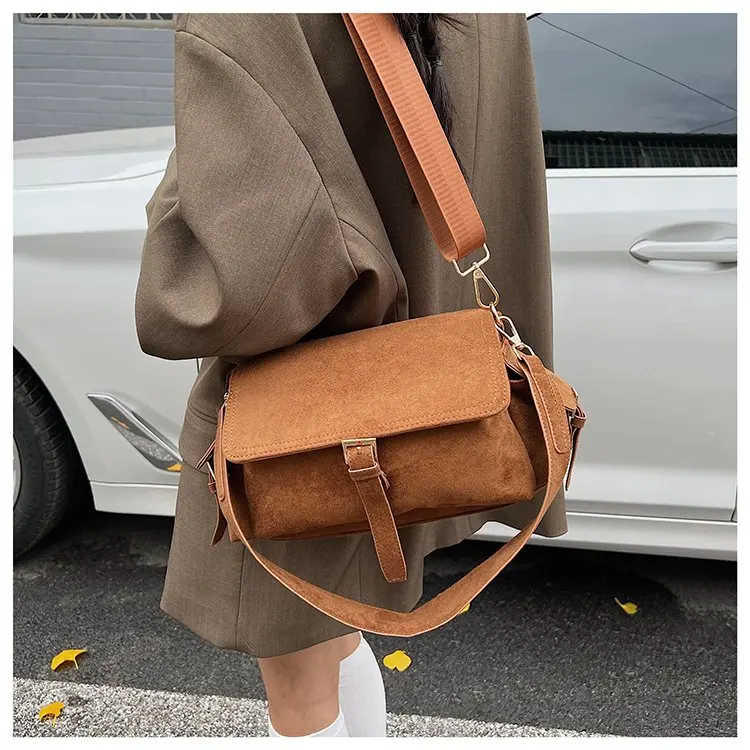 

2025 Зимняя новая универсальная сумка на молнии унисекс среднего размера 2025 Зимняя универсальная сумка Street