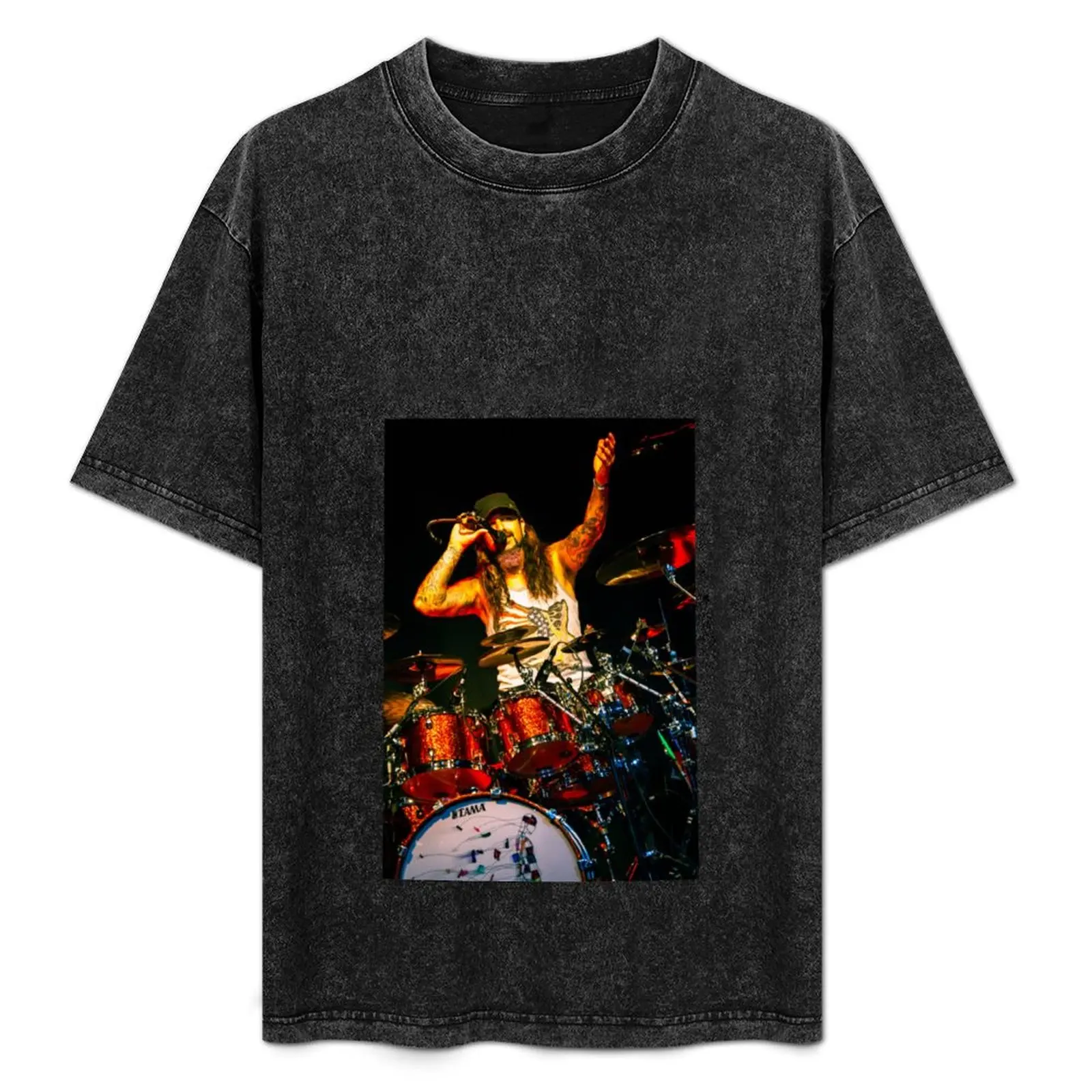 

Футболка с изображением Майка Портноя, барабанщика Dream Theater, из базового хлопка, не дающаяся под усадку.