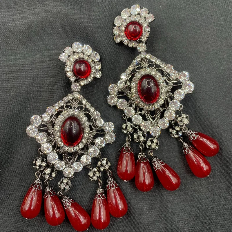 

Palace Style Elegant Retro Inlaid Zircon Geometric Shape Tassel Shaped Ear Clip Fashionable High-End Women'S Jewelry