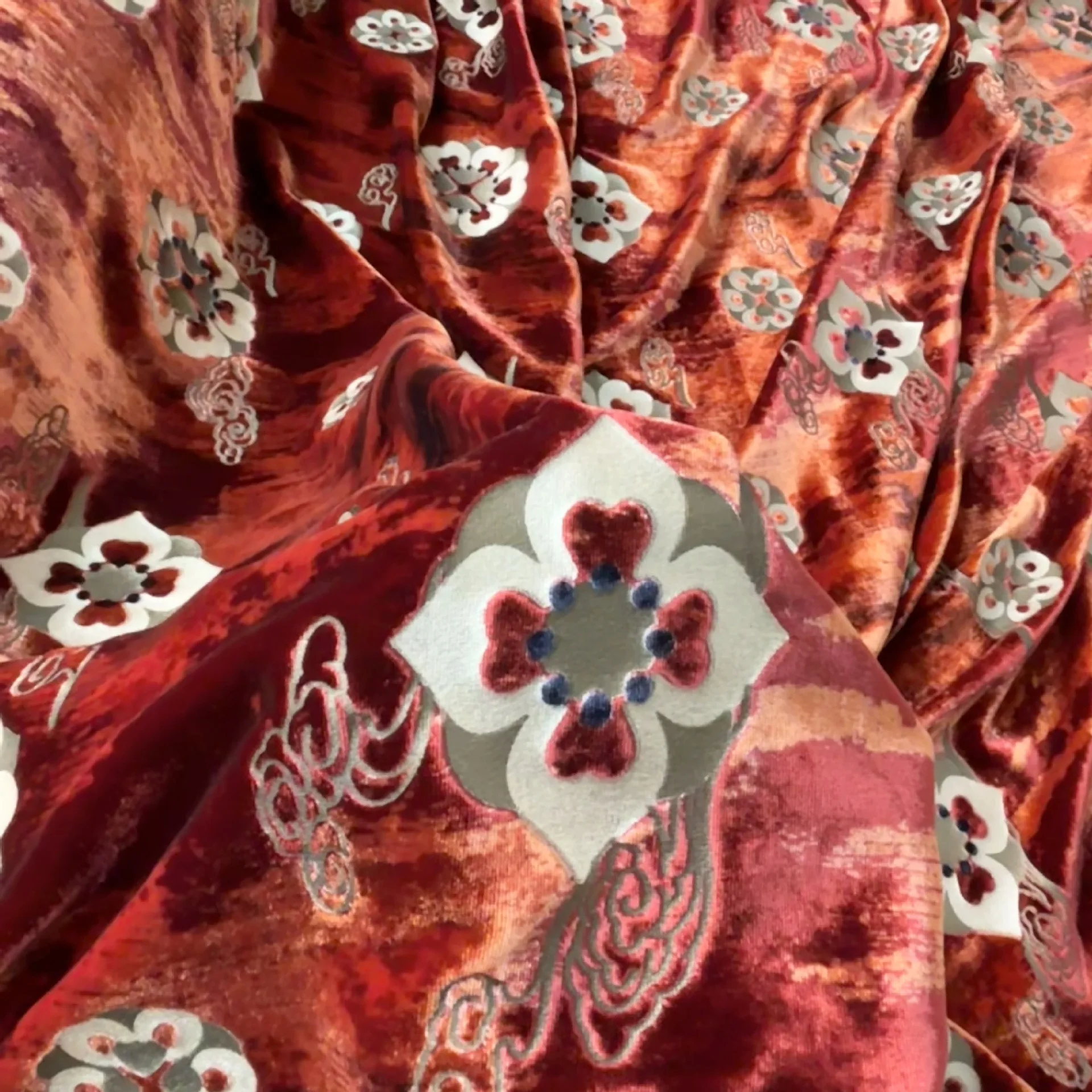 Woven Real Velvet Qiaoqi Carved and Embossed Silk Bottom Dunhuang Po-Phase Flowers