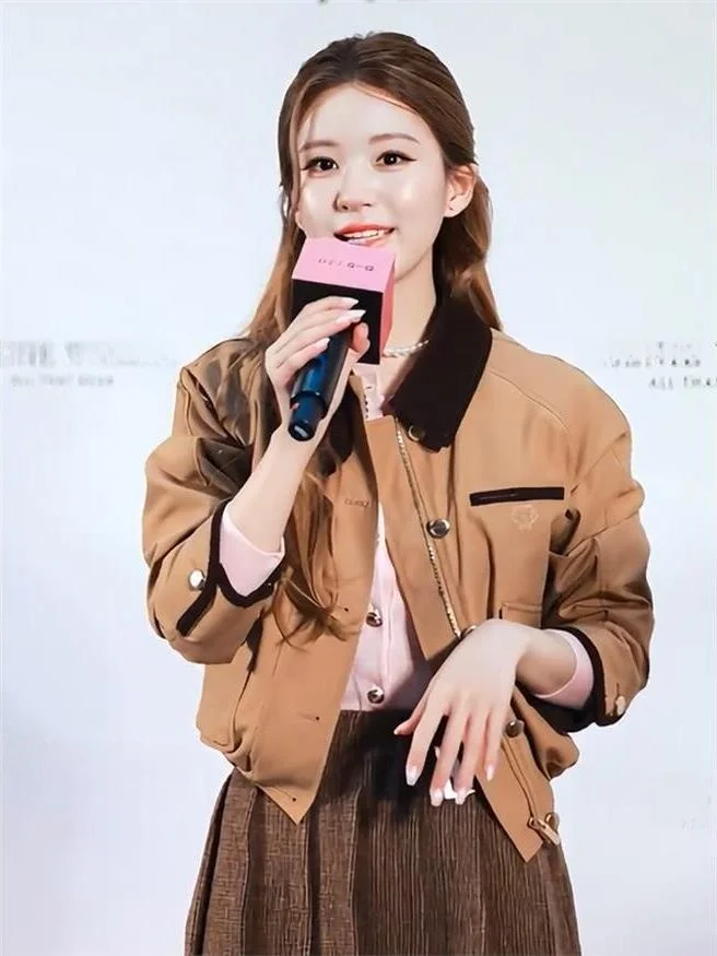 

Retro Fashion Thickened Cotton Blend Color Block Women's Jacket Stylish Slimming Trendy Coat for Autumn Winter Commute