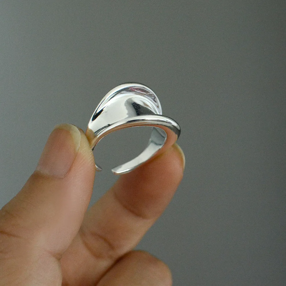 

925 Sterling Silver Simple And Fashionable Ring With Pleated Texture And Geometric Irregularity Suitable For Women