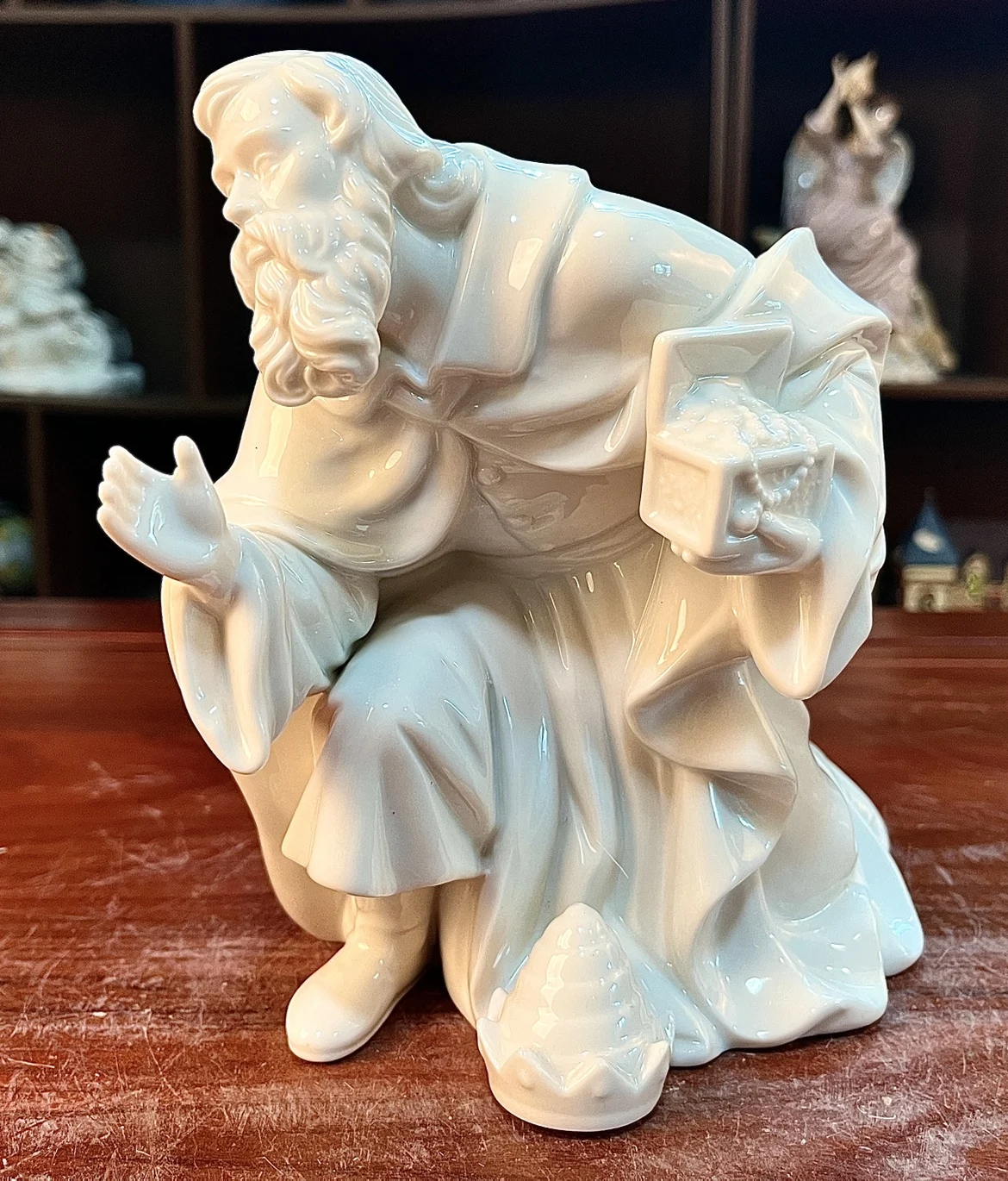 

Art Collection Owell Ceramic Western Figures Sculpture Porcelain Western Man Statue Desktop Ornaments Home Decorations Gifts