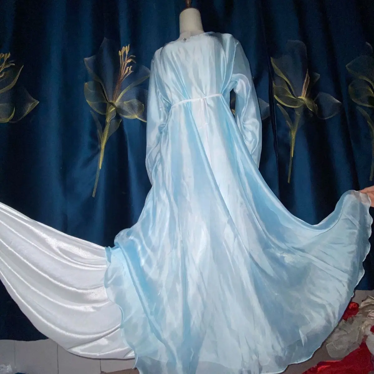 

Men Sexy plus size dress Ice silk Dance costume Print Glossy Long Dress Women Satin bathrobe for outfit festival concert couple