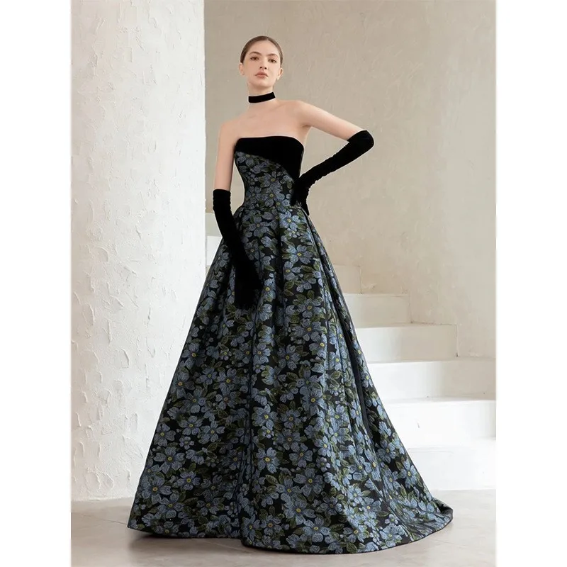 

A puffy elegant and fashionable dreamy dress