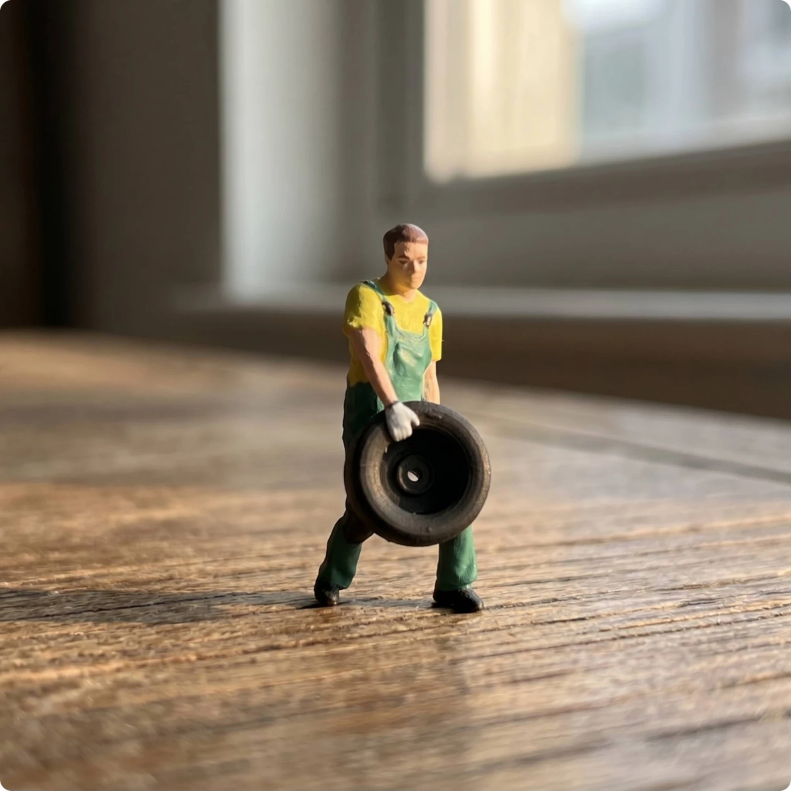 Miniature Repair Worker Sculpted 1/64 Scale Figure Diorama Figure Compact Miniature Person Realistic for Hobbyists, Garage Scene