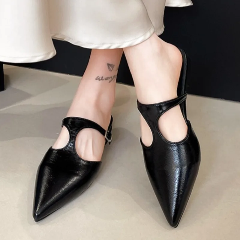 Demi-pantoufles en cuir PU à semelles épaisses, nouvelles sandales d'été à talons ouverts antidérapantes à semelles souples pour la plage, grande taille, 2025, nouvelle collection