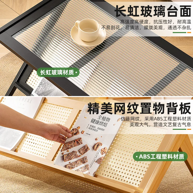 حول غرفة المعيشة المنزلية الزجاجية وطاولة القهوة وطاولة الشاي وشقة صغيرة ذات طراز بسيط