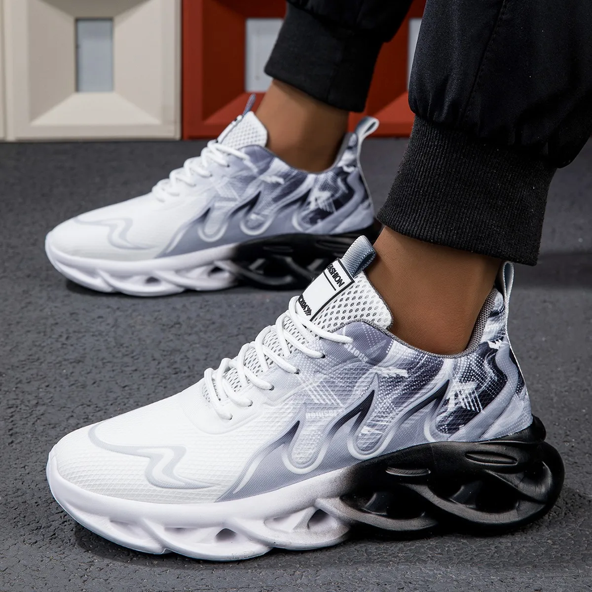 

2026 Unisex Running Shoes Men Women Lightweight Mesh Breathable Comfortable Flat Soft Tennis Shoes Summer Lace-up Sneakers Man