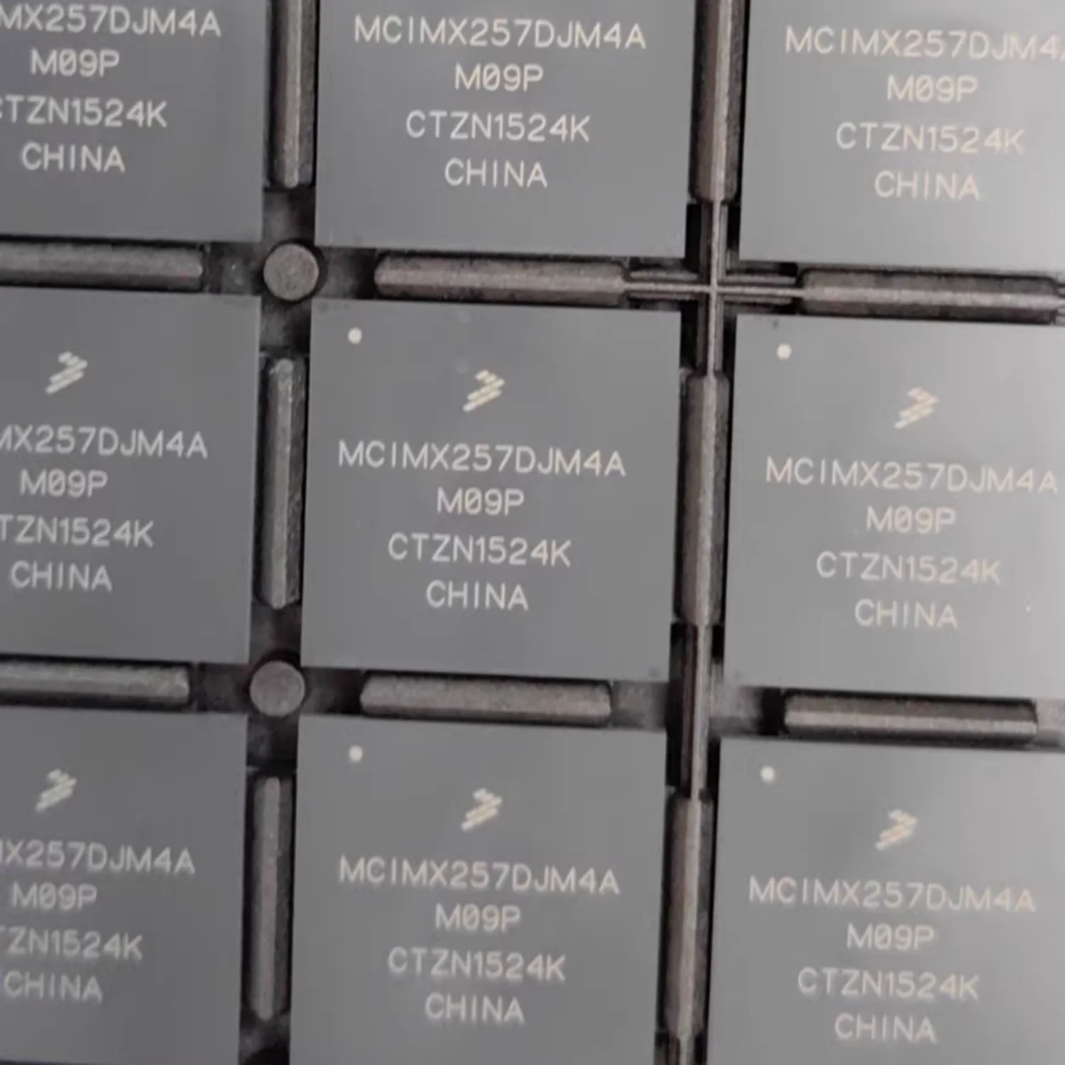 1~10pcs/lot MCIMX257CJM4A  MCIMX257DJM4A BGA400 MCIMX257 100% Brand New Original.
