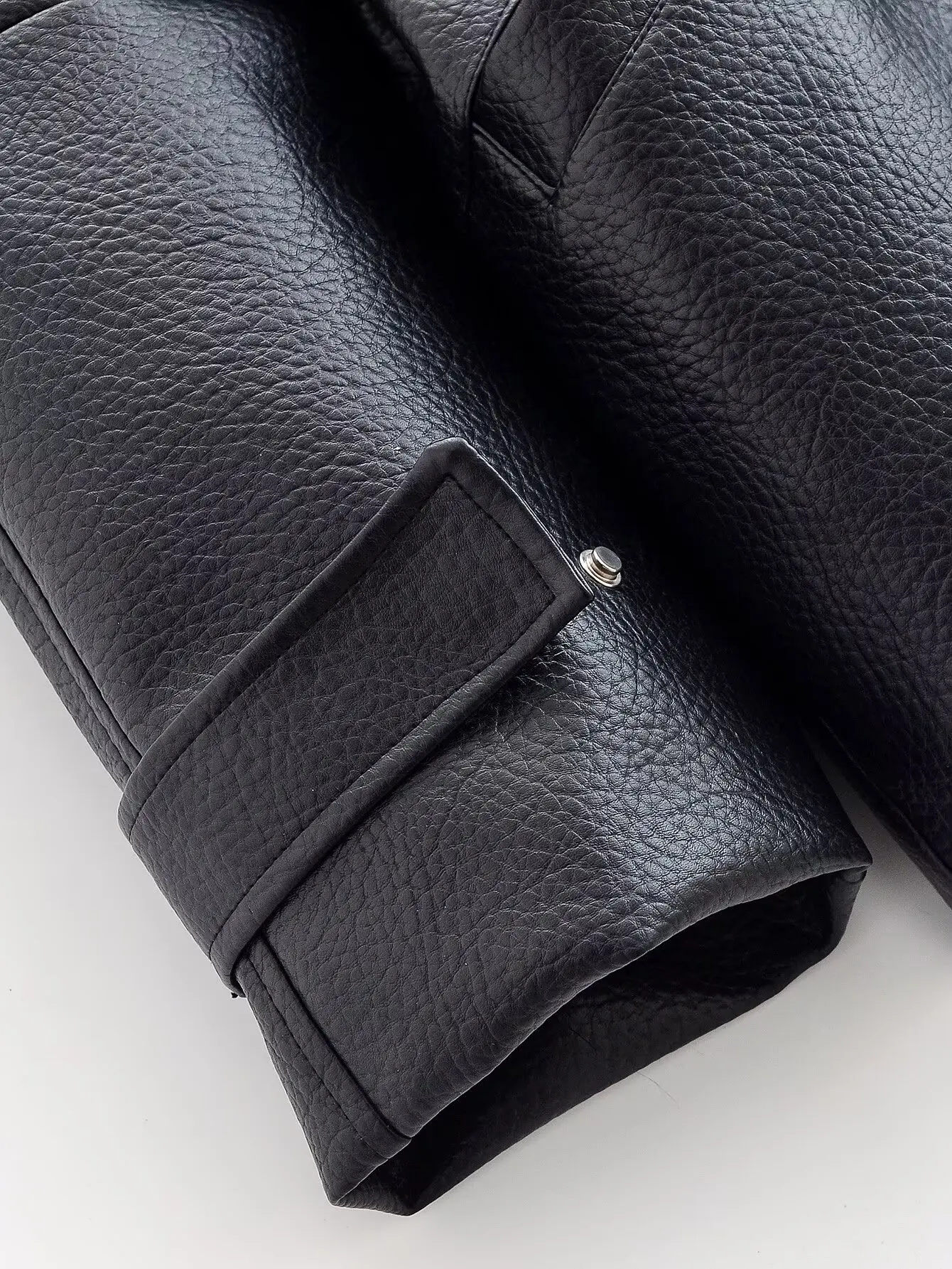 เสื้อแจ็คเก็ตหนัง PU สีดำสำหรับผู้หญิง ปรับขนาดเอวได้ เหมาะสำหรับฤดูใบไม้ผลิและฤดูใบไม้ร่วง เสื้อโค้ทหนังคอสูงมีกระเป๋า สไตล์เก๋ไก๋