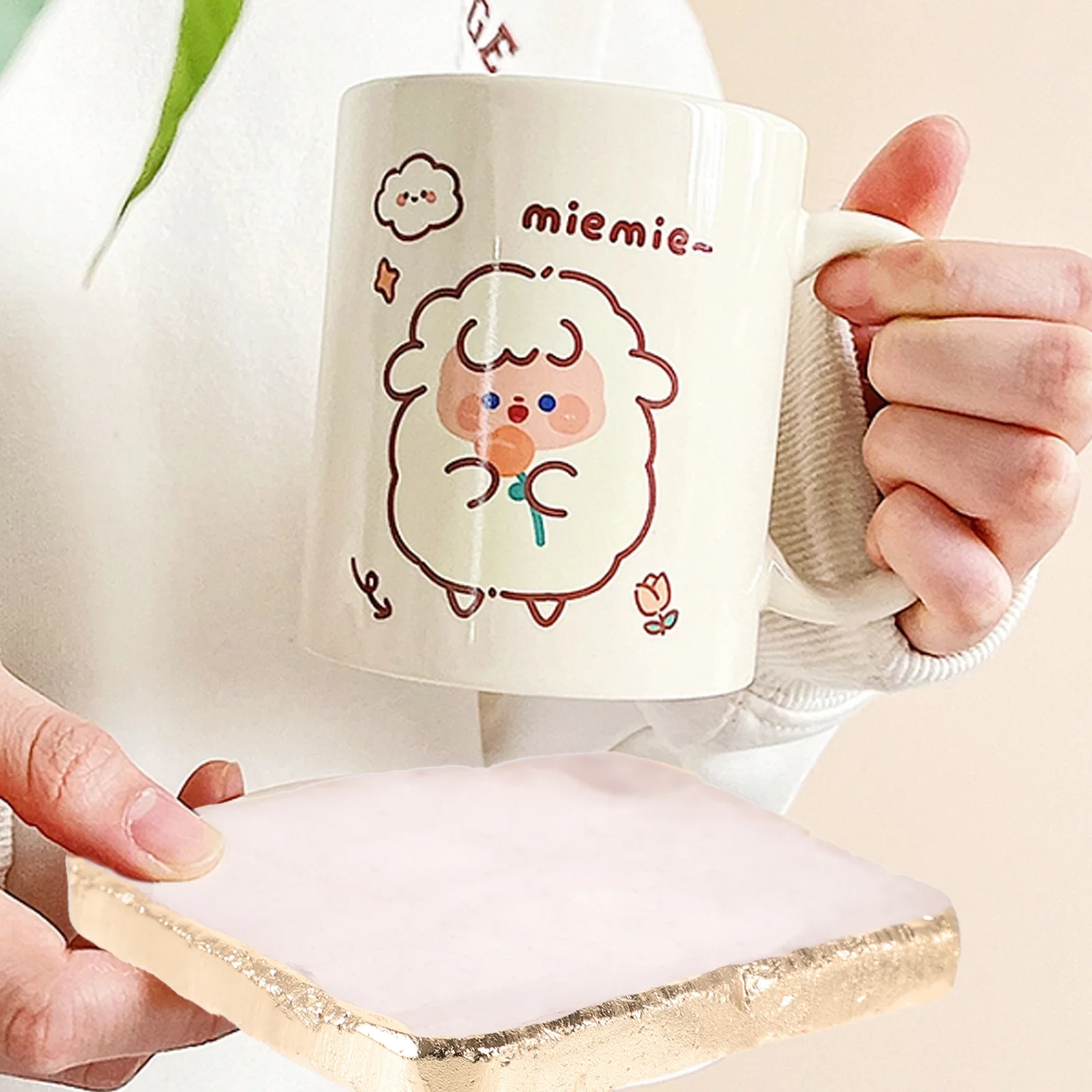 

Natural Pink Crystal Coaster Delicate Decorative Golden Trim Cup Mat Crystal Placemat Comfortable Table Decor for Home