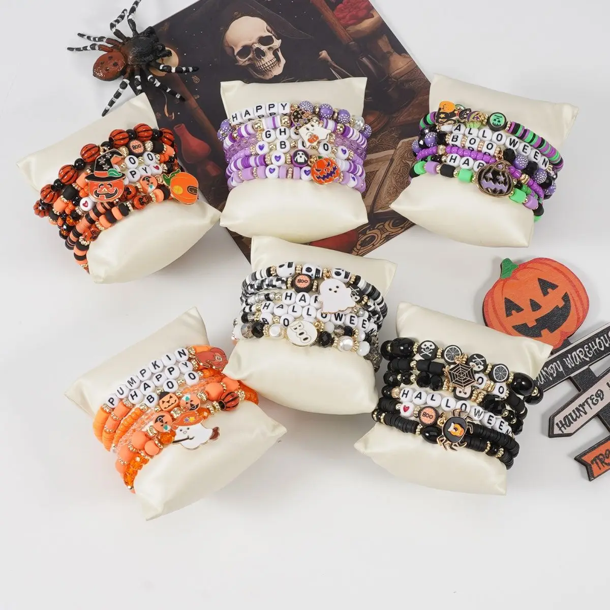 Halloween Beaded Bracelet Skull Pumpkin Ghost Pendant Stretch Bracelet Cute Jewelry Artificial Accessories Holiday Party Decor
