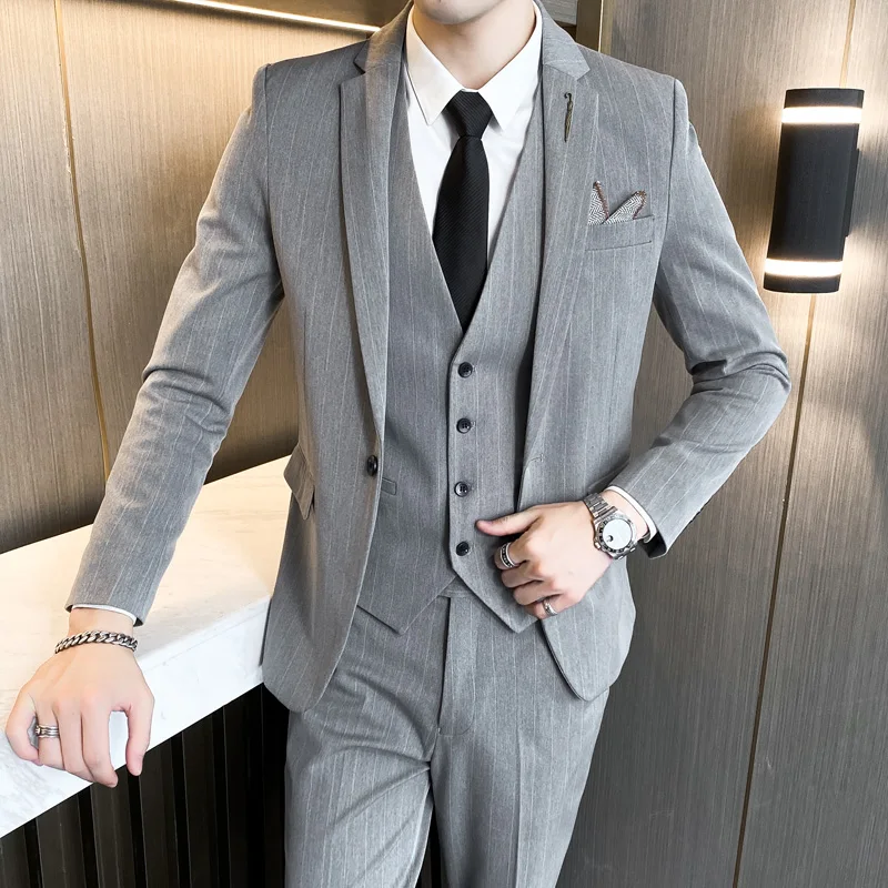 

Костюм (пиджак + жилет + брюки) Мужской однотонный модный деловой повседневный костюм для ведущих корейской версии полосатого тонкого джентльмена на свадьбу