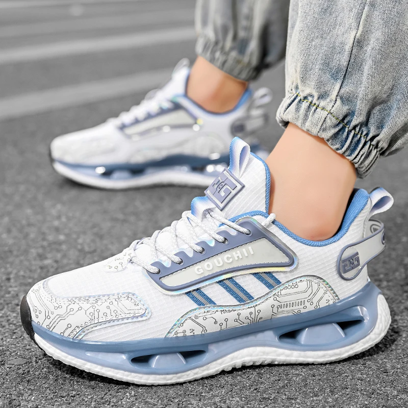 2026 New Comfortable and Fashionable Running Sports Mesh Explosion Carbon Board Couple Large Shoes