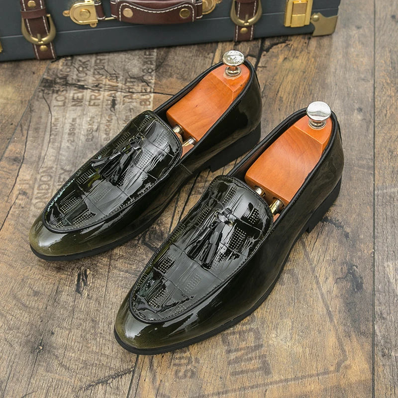 Classic Men Fashionable Loafers British-style Light Comfortable One-step Driving Fashion Pointed-toe Fringed Leather Shoes Men
