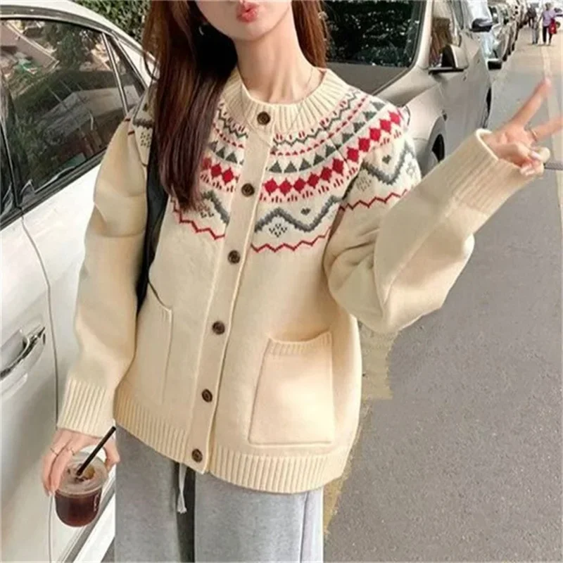 

2025 New Vintage Style Elegance Atmosphere Design Lazy Knit Cardigan Women's Round Neck Knitted Sweater Casual Outerwear