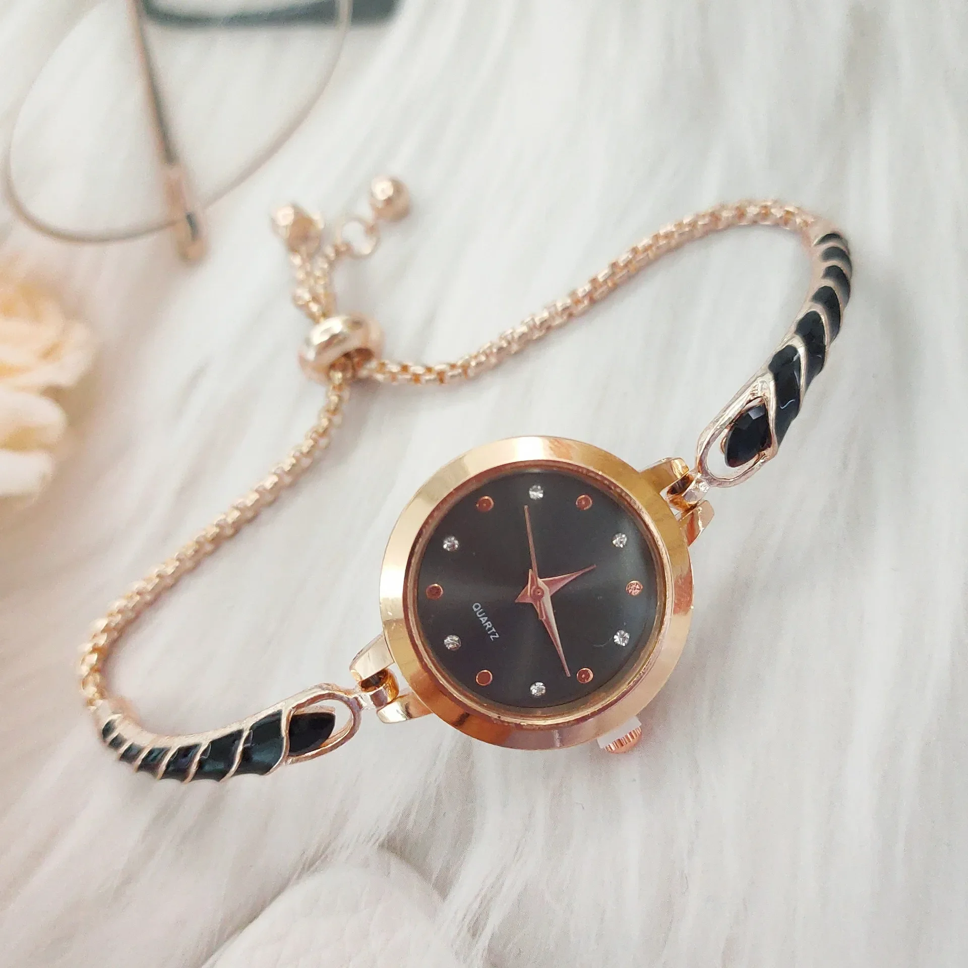 New Watch for Women Fashionable Colorful Drill Thin Band Drill Round Women Watch Adjustable PU Bracelet Watch Relojes Para Mujer