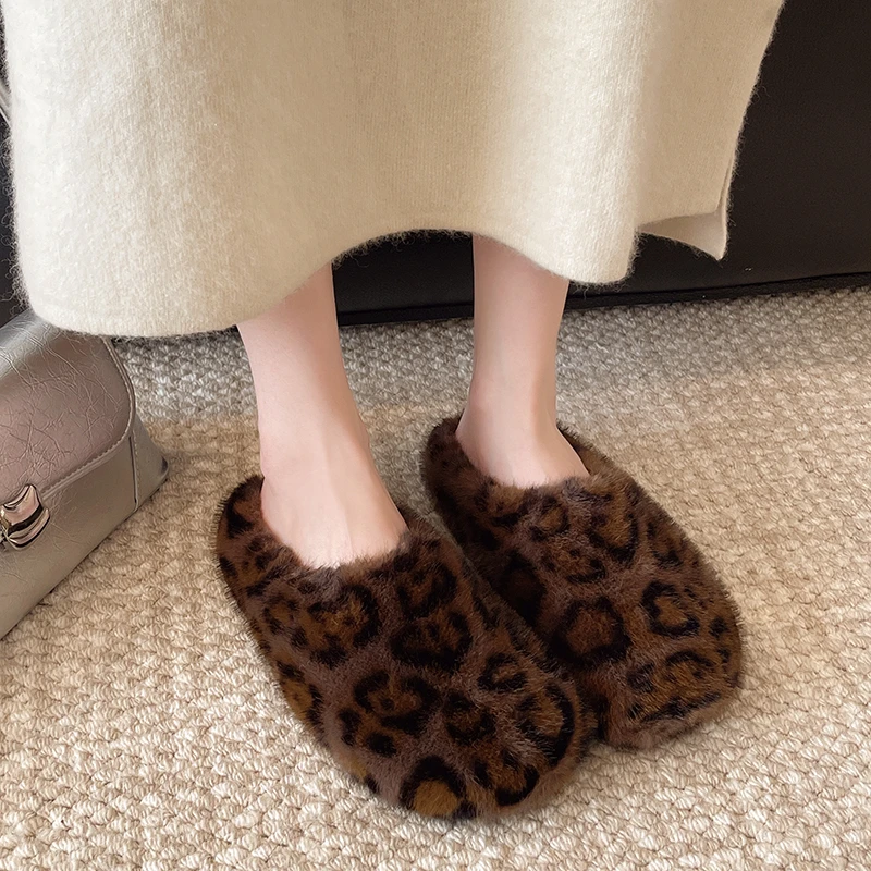 Baotou leopard-pattern high-end plush slippers - fashionable women's winter home-cozy padded soft-soled cotton slippers