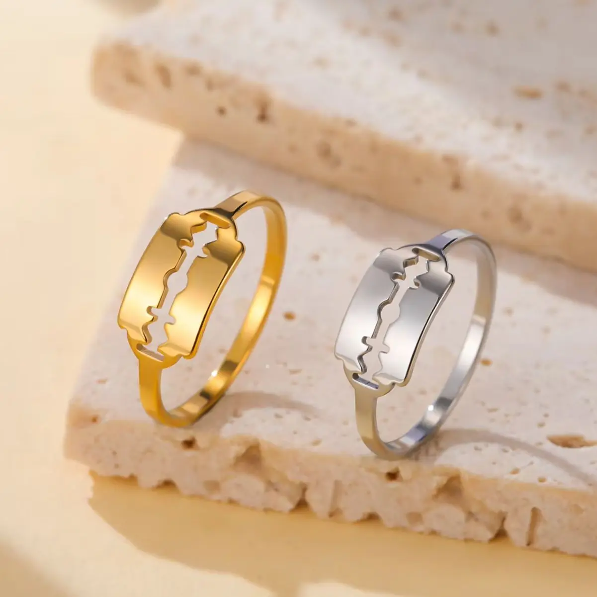 Goldfarbener Rasierklingen-Ring für Männer und Frauen Edelstahl Rasierer-Form Fingerringe Trendiger Schmuck Geburtstagsgeschenk 2026 Großhandel