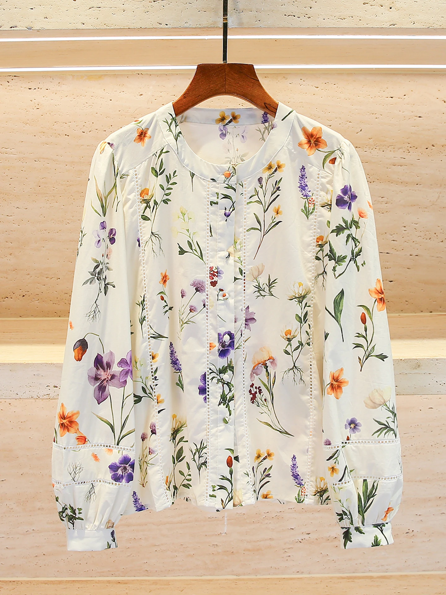 طقم قميص وشورت نسائي فاخر مطبوع لخريف 2025، بأسلوب الإجازات، بأكمام طويلة وياقة مستديرة، مصنوع من ألياف البوليستر مع إغلاق با...