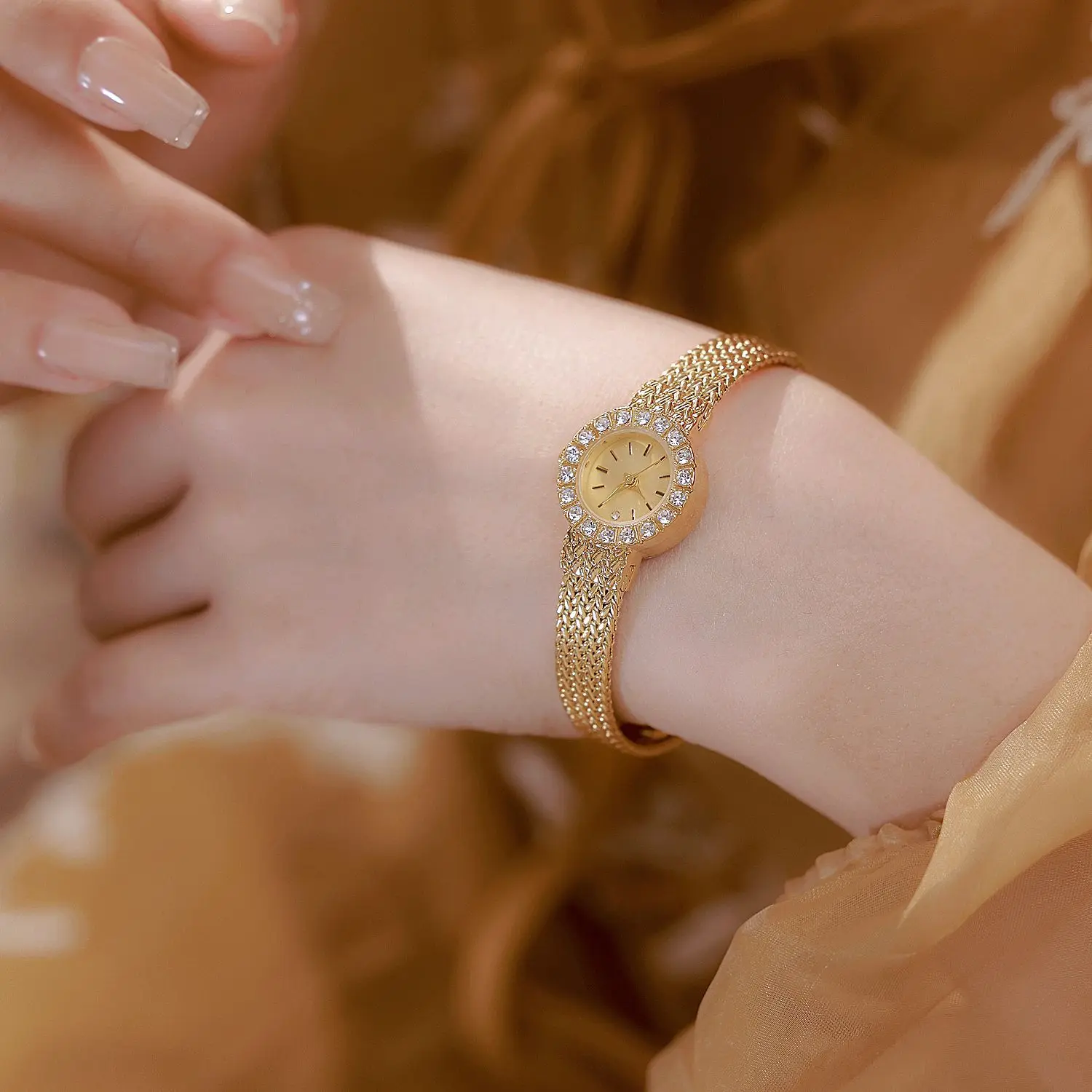 

Винтажные женские наручные часы, роскошные темпераментные женские часы, ремешок в форме пшеницы, круглый циферблат с бриллиантами, женские кварцевые часы