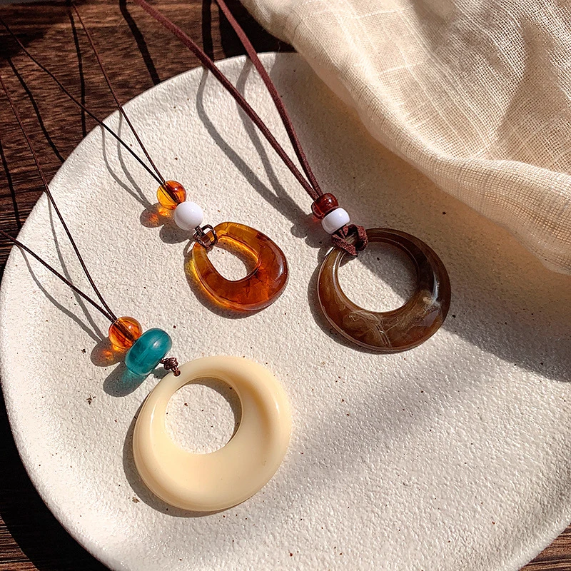 العرقية نمط الرجعية الراتنج التعميم هندسية قلادة طويلة قلادة المرأة الخريف والشتاء موضة سترة سلسلة مجوهرات